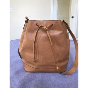 Madewell Lafayette Bucket crossbody bag in English Saddle